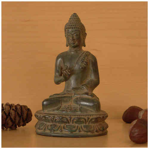 Buddhastatue aus Metall.